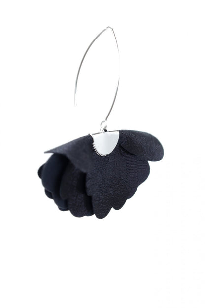 Cercei floare mica - Negru cu sclipici albastru