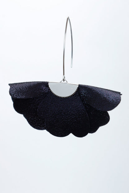 Cercei floare mica - Negru cu sclipici albastru