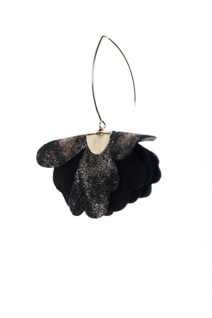 Cercei floare mica - Negru cu sclipici auriu