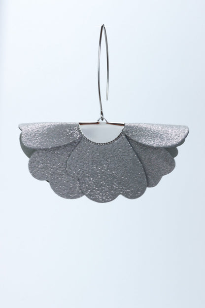 Cercei floare mica - gri cu sclipici