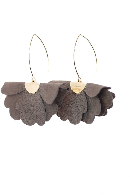 Cercei floare mica - Taupe cu sclipici