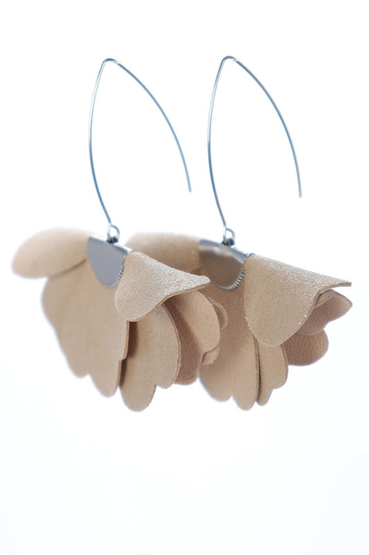 Small flower earrings - Beige with glitter