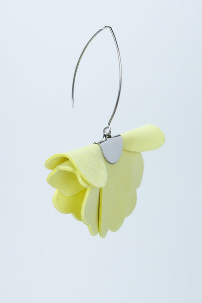 Cercei floare mica - galben Pastel
