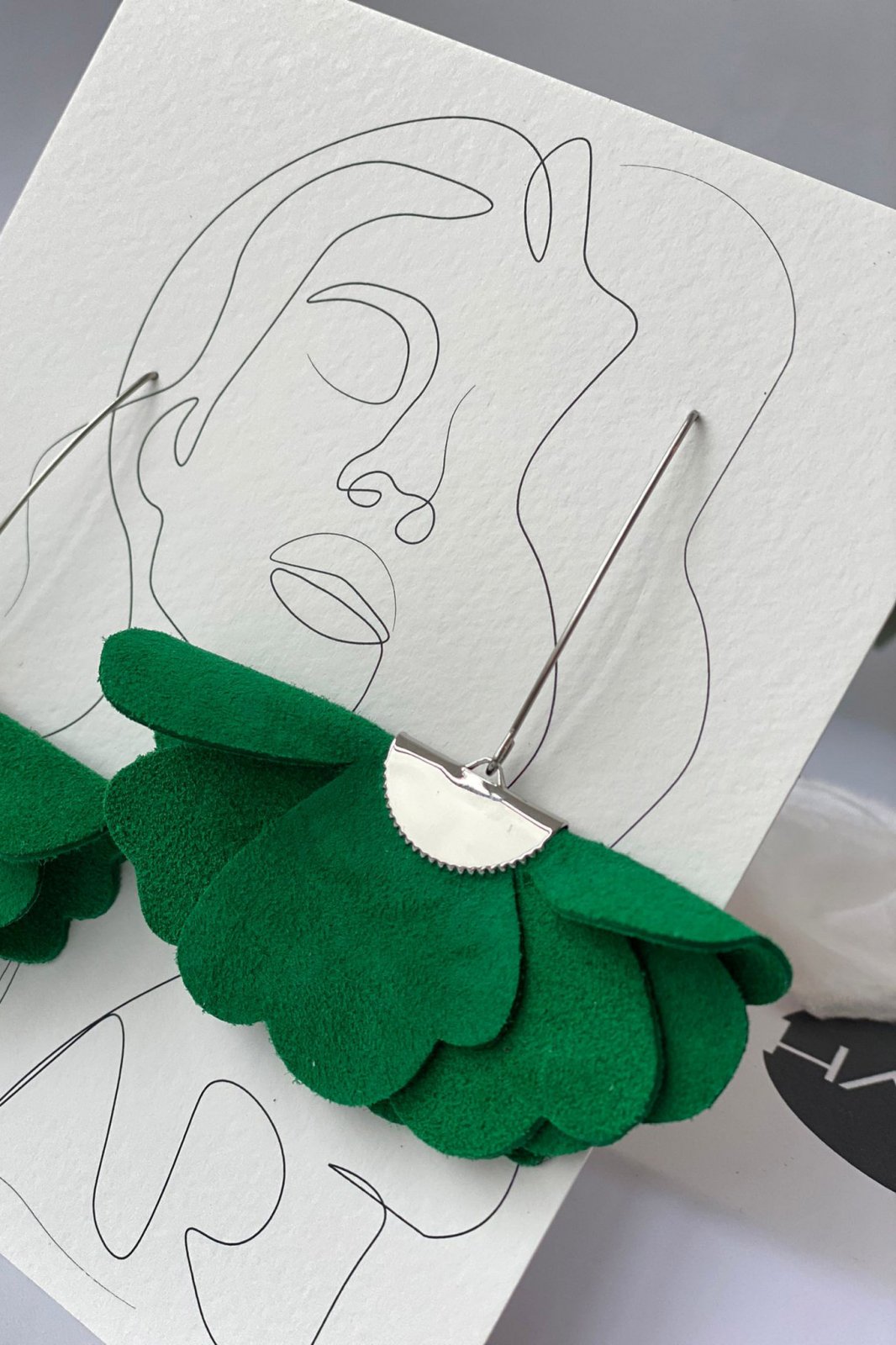 Small flower earrings - Grass green