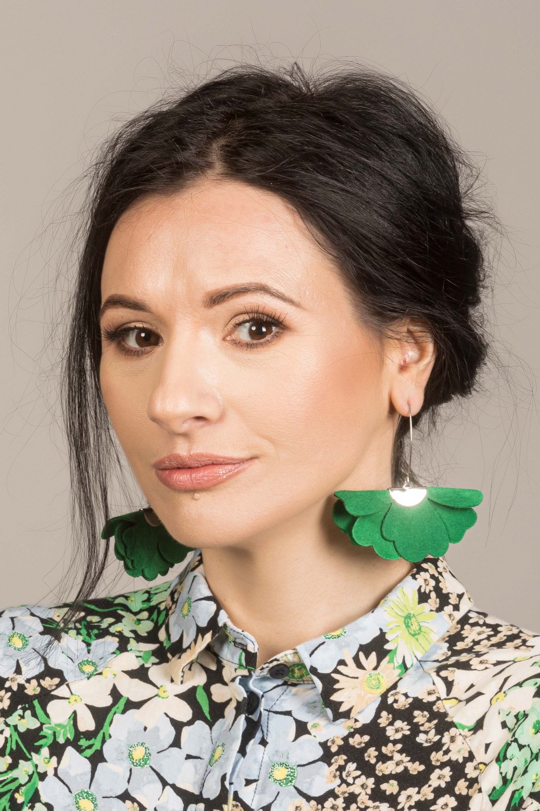 Small flower earrings - Grass green