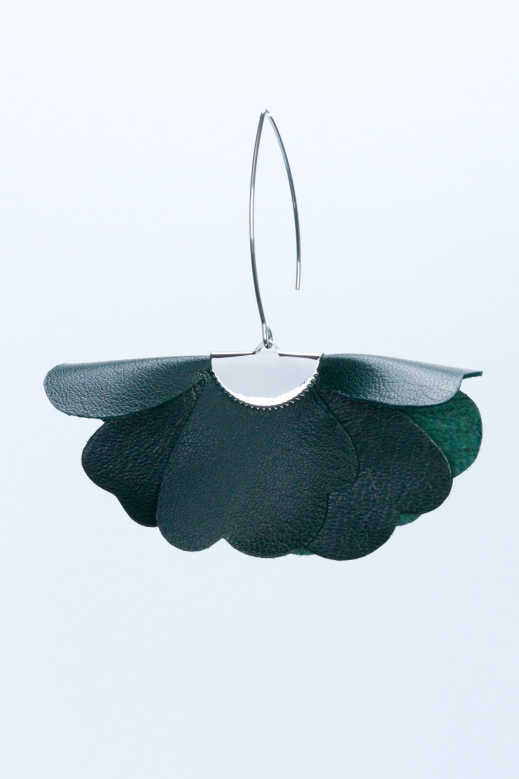Small flower earrings - Dark green, shiny leather