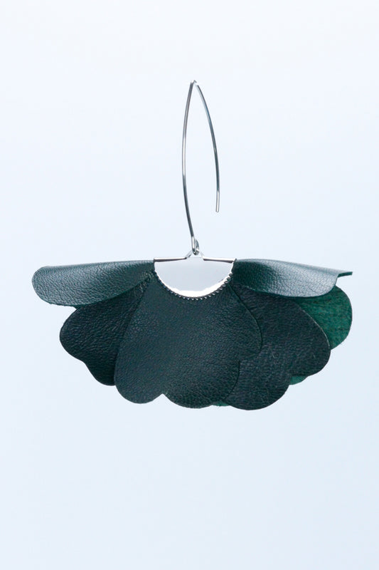Small flower earrings - Dark green, shiny leather