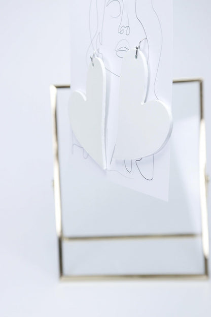 Cercei inima - Alb piele lacuita