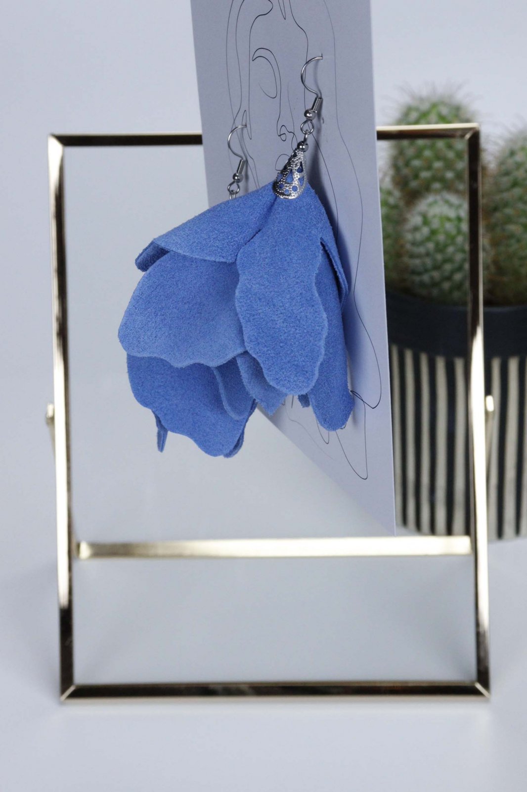 Iris Earrings - Baby blue