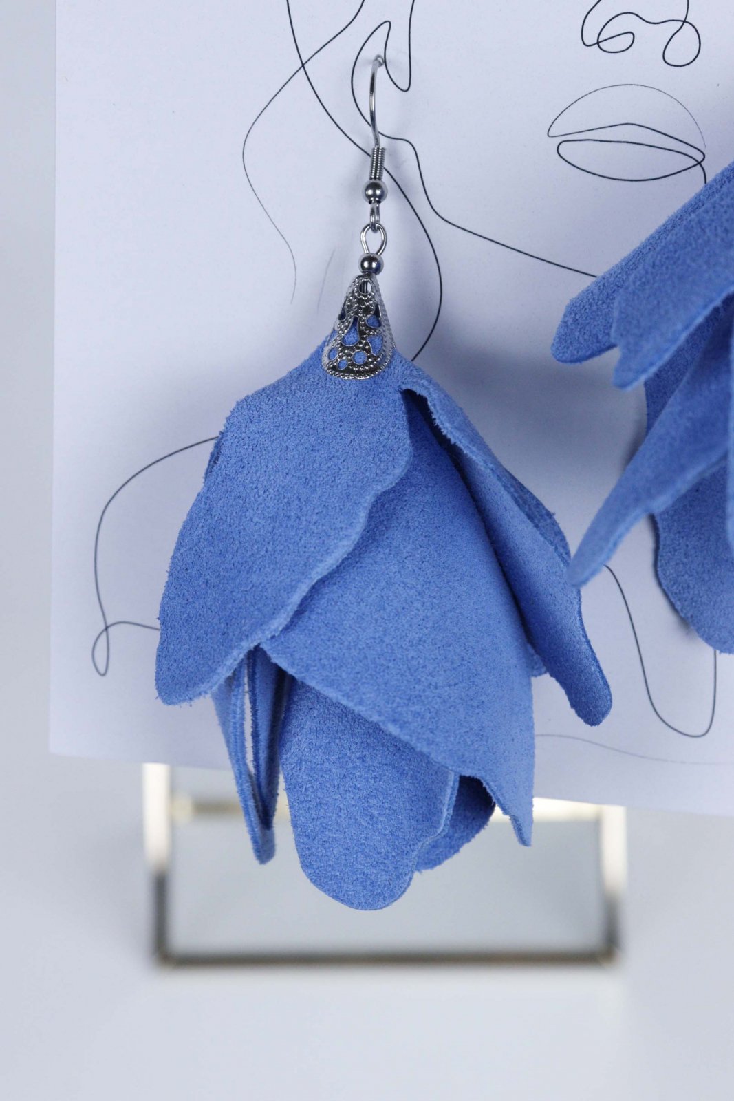 Iris Earrings - Baby blue