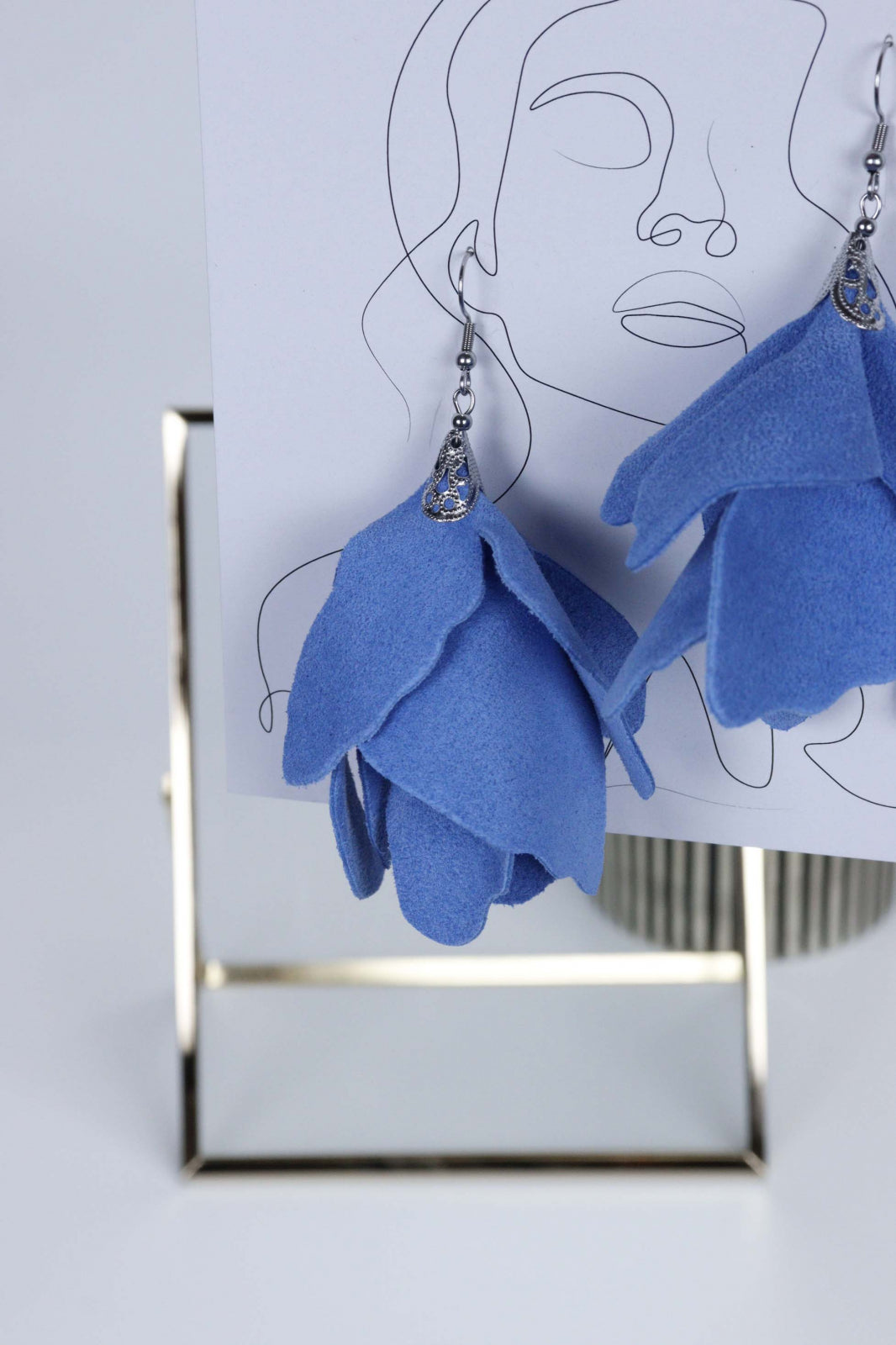 Iris Earrings - Baby blue