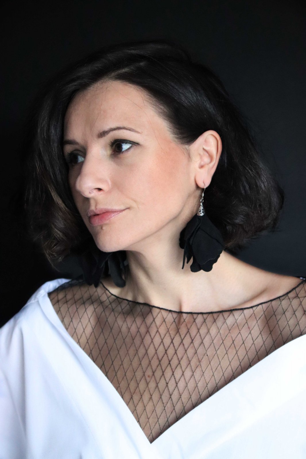 Iris Earrings - Black