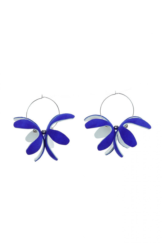 Cercei model floral - Albastru electric + Alb