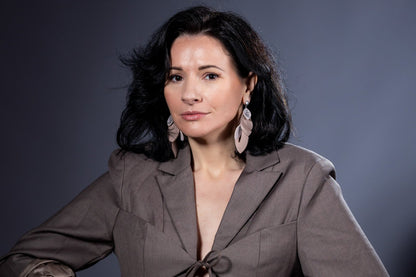 Cercei petale - Gri + Bej