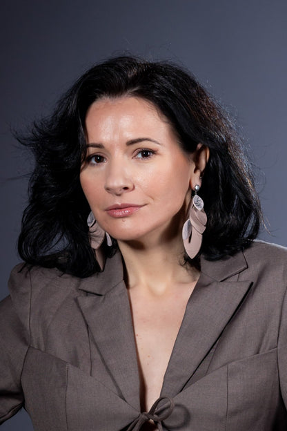 Cercei petale - Gri + Bej