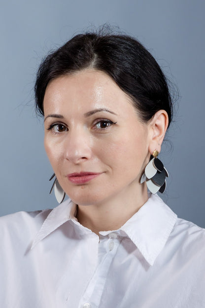 Cercei petale - Negru + Alb