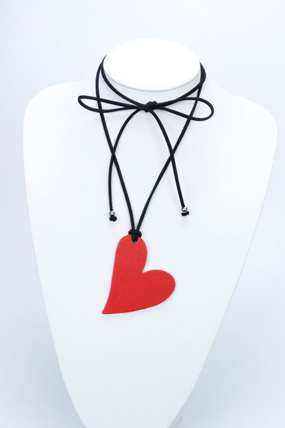 Colier choker cu inima din piele