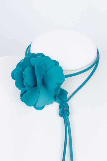 Colier choker floare - Turcoaz deschis