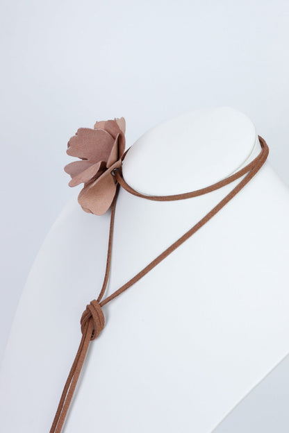 Colier choker floare - Bej cu sclipici