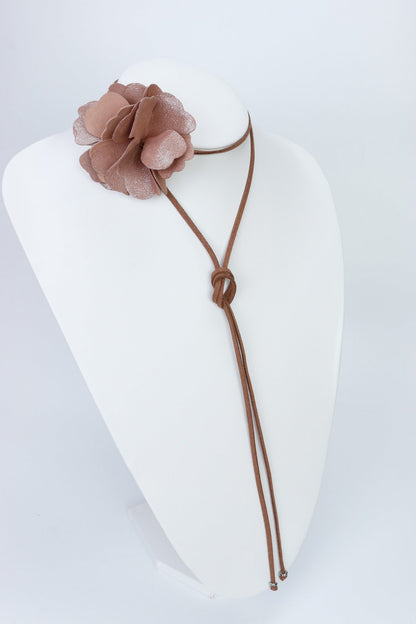 Colier choker floare - Bej cu sclipici