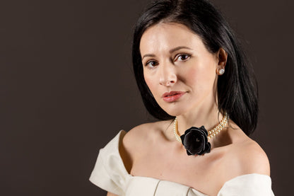 Colier cu perle naturale Ivory și trandafir din piele naturală