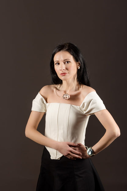 Colier deschis in nuante de roz pal si auriu