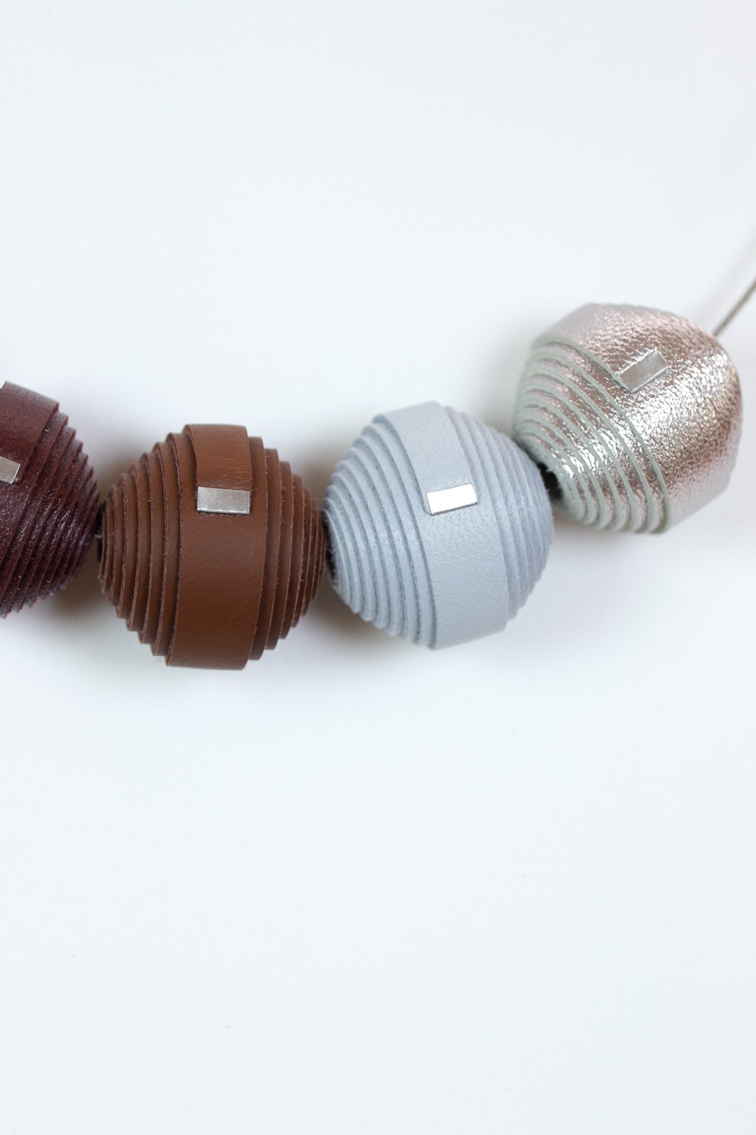 Colier Leatherbonbon (242) din piele