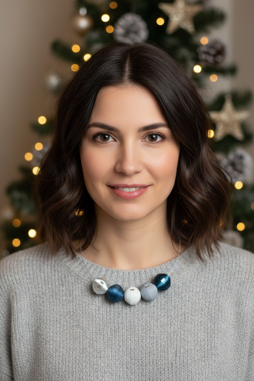 Colier Leatherbonbon pe model - varianta iarnă