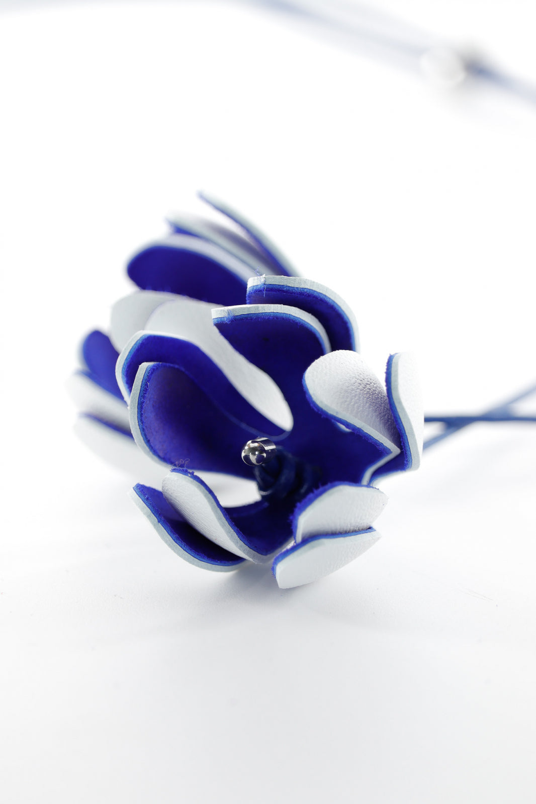 Colier floral reglabil - Alb + Albastru royal