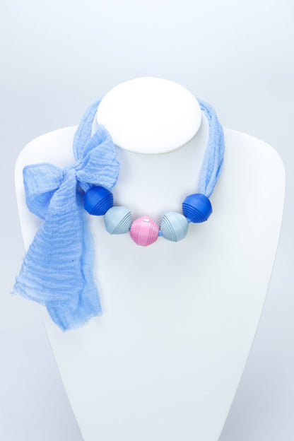 Santorini - Colier Leatherbonbon pe baza din panza