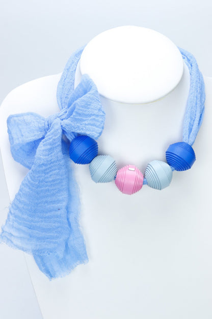 Santorini - Colier Leatherbonbon pe baza din panza