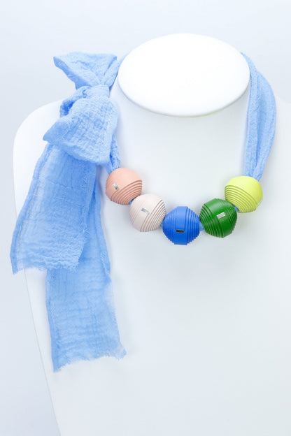 Colier Leatherbonbon pe baza din panza