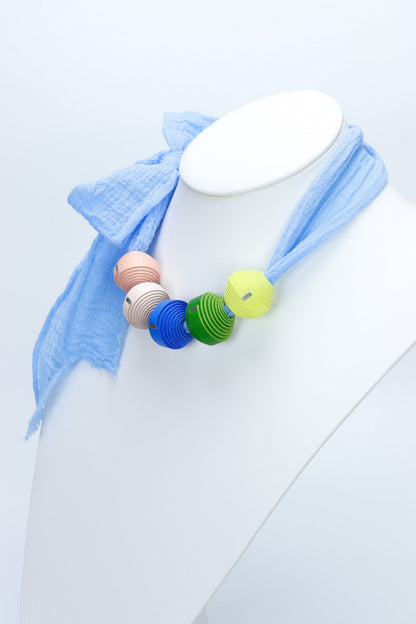 Colier Leatherbonbon pe baza din panza