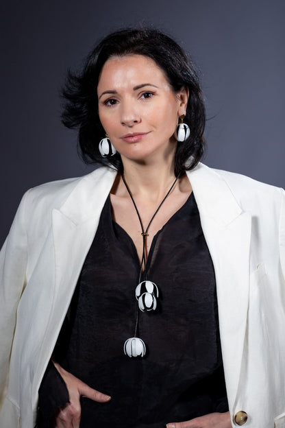 Set Colier reglabil + Cercei - Alb-Negru