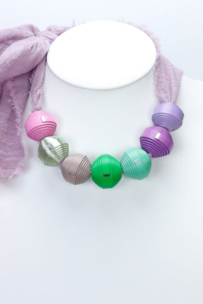 Colier Leatherbonbon pe baza din panza